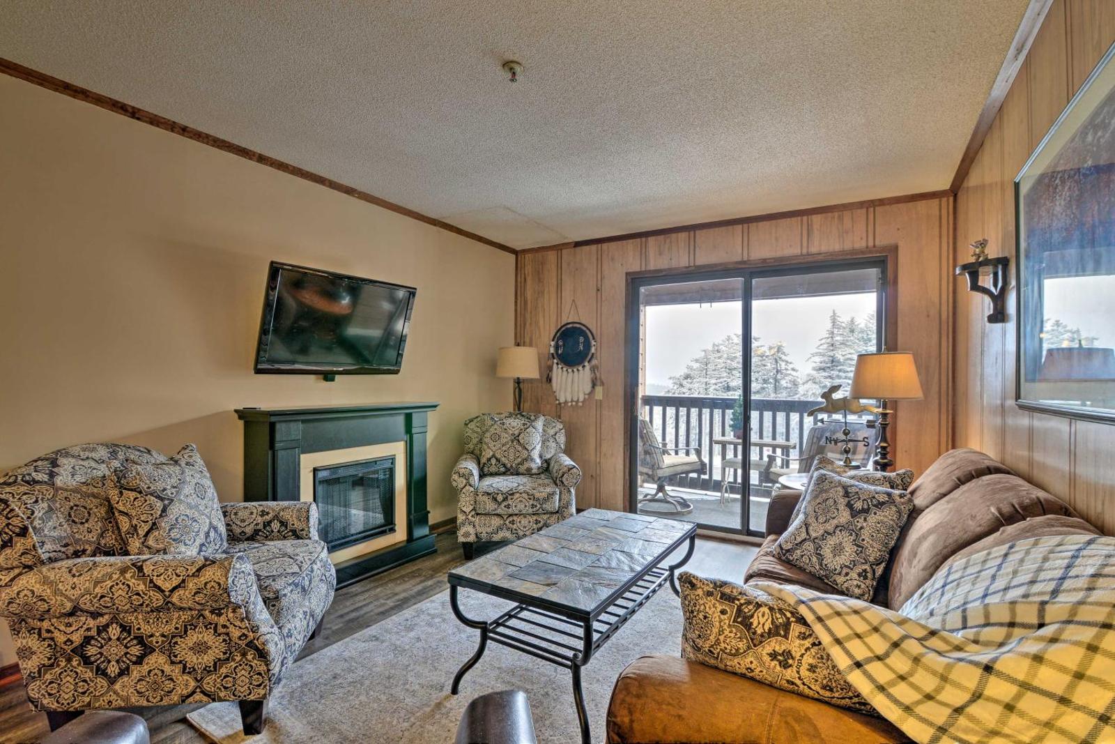 Snowshoe Slopeside Retreat with Resort Perks! Main image 1